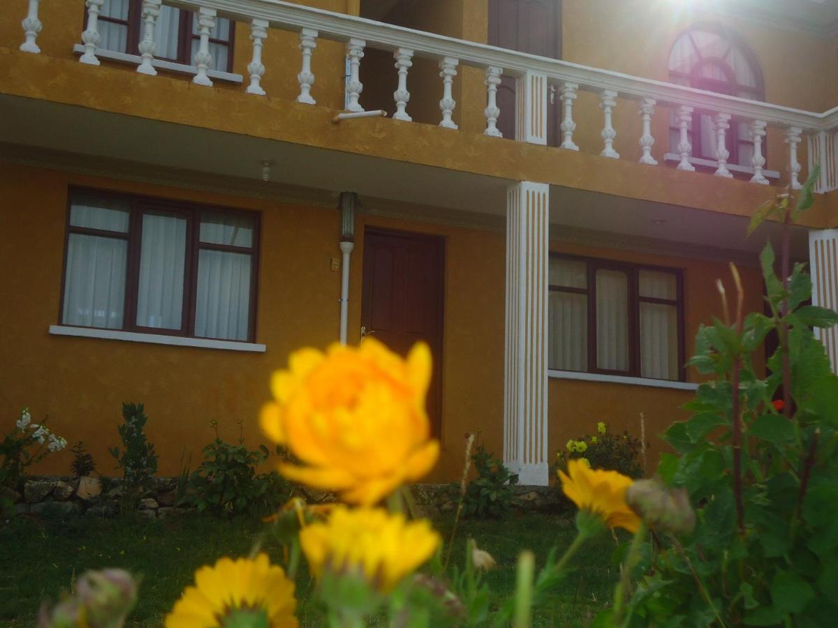 Hostal Del Sol Isla Del Sol Bagian luar foto